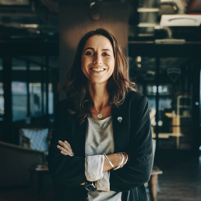 join-remax-realtor-wearing-pin REMAX Agent
